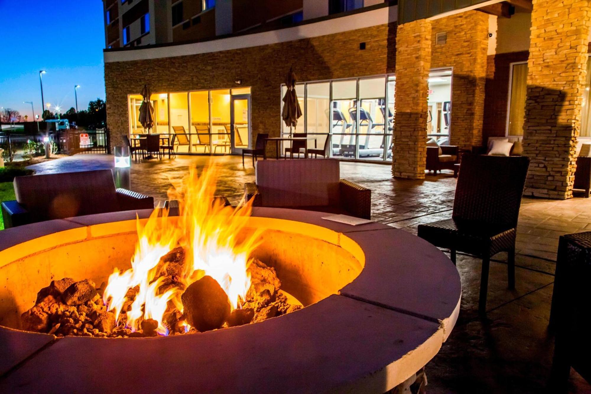Courtyard By Marriott St. Louis St. Peters Hotel Saint Peters Ngoại thất bức ảnh