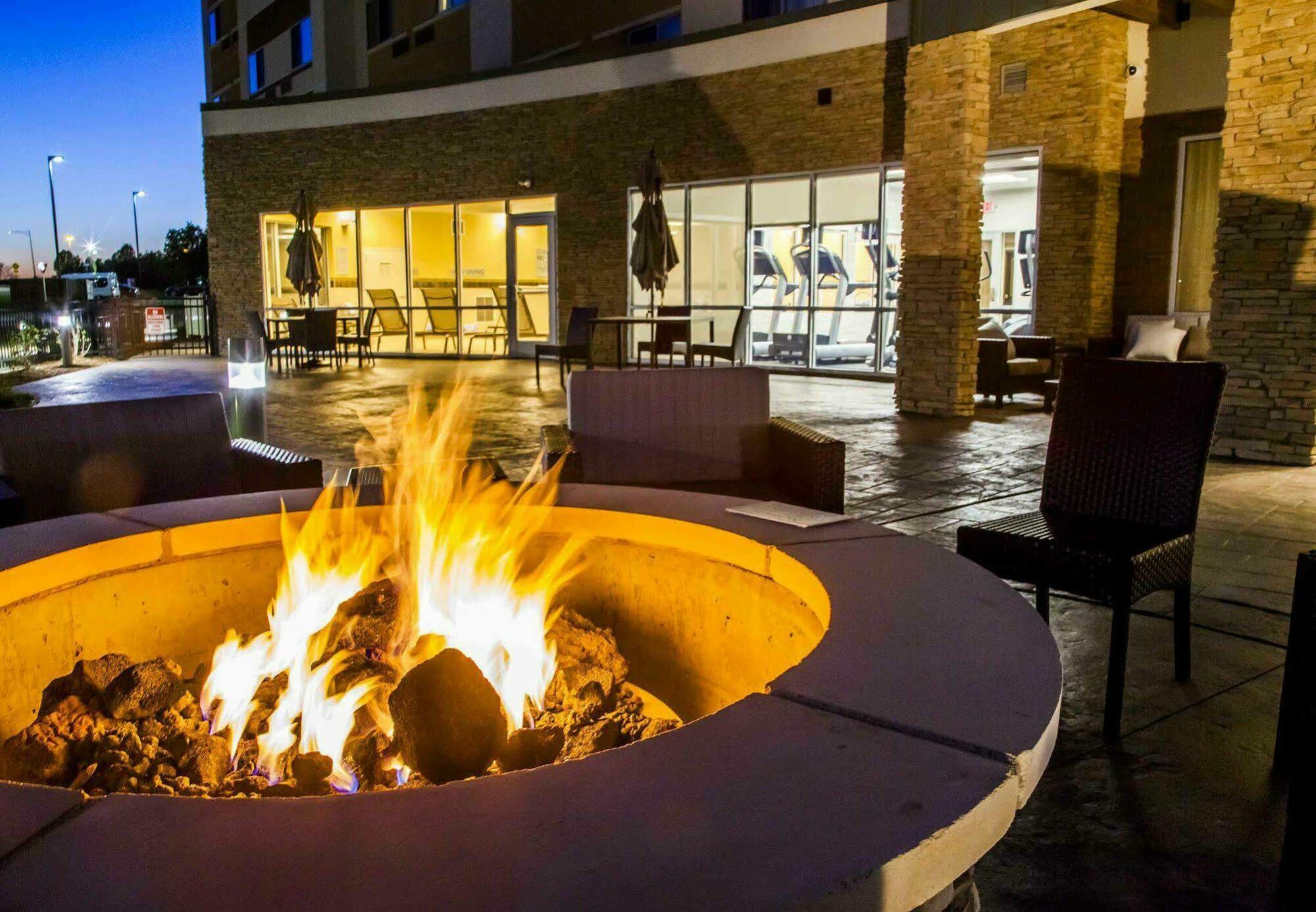 Courtyard By Marriott St. Louis St. Peters Hotel Saint Peters Ngoại thất bức ảnh